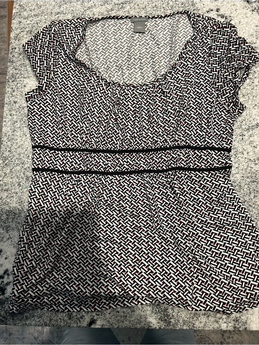 Worthington Black, White & Red Geometric Short Sleeve Scoop Neck Top